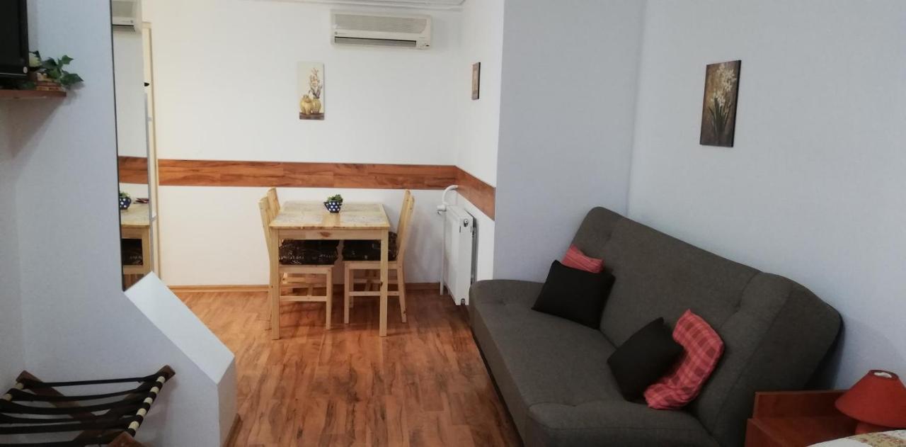 Roxanna Apartman Jula Exterior foto