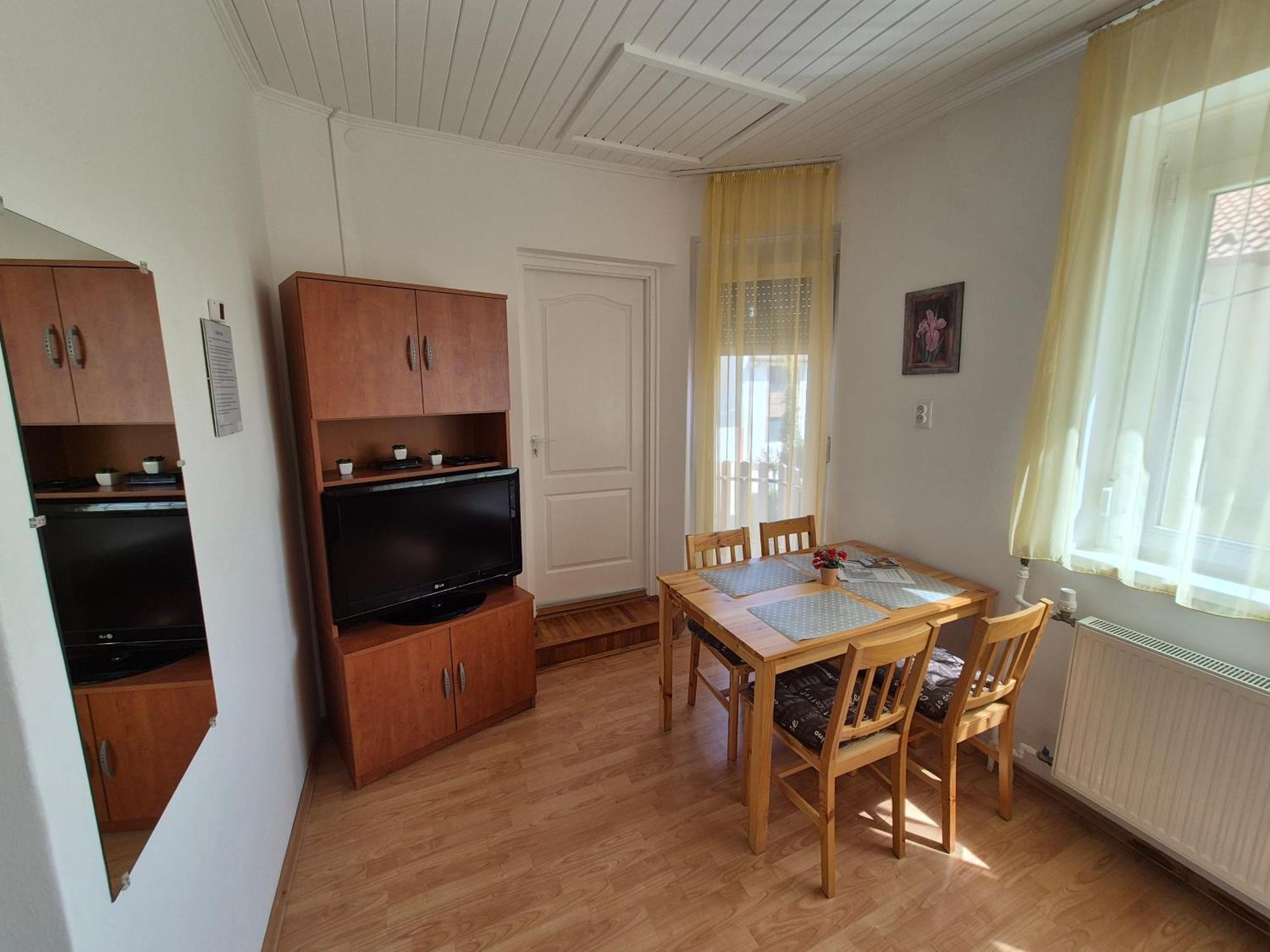 Roxanna Apartman Jula Exterior foto