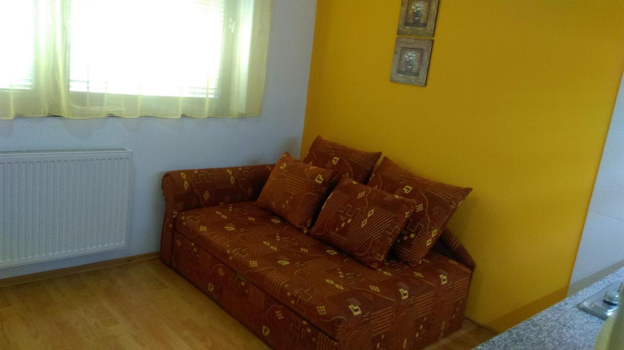 Roxanna Apartman Jula Exterior foto
