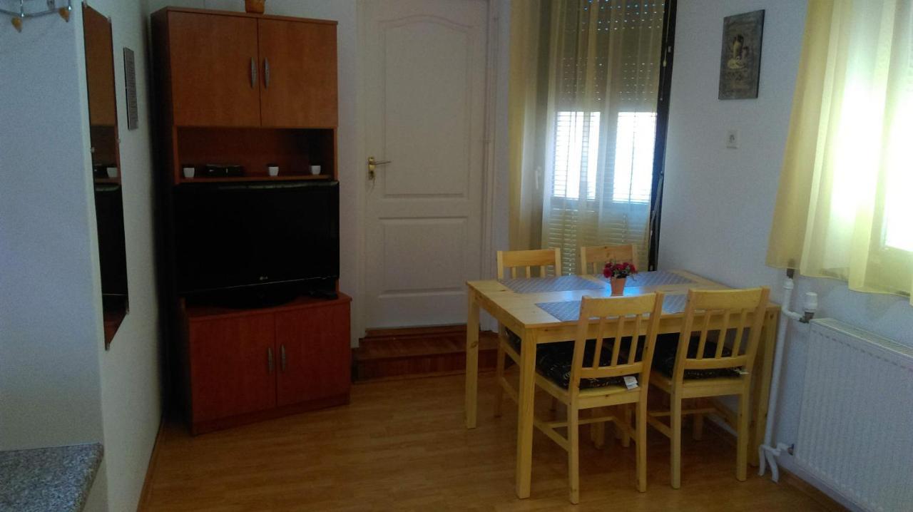 Roxanna Apartman Jula Exterior foto