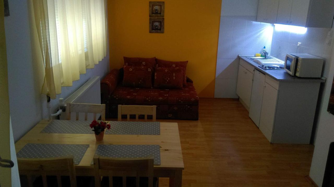 Roxanna Apartman Jula Exterior foto