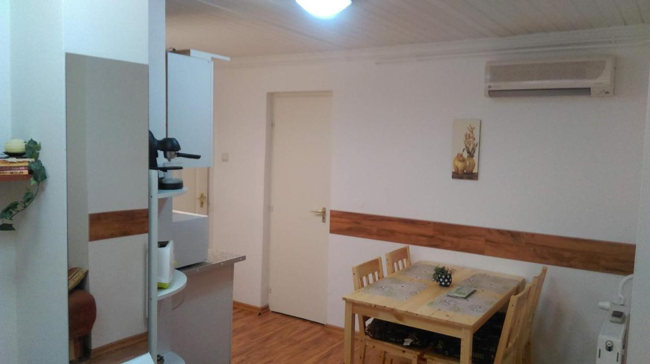 Roxanna Apartman Jula Exterior foto